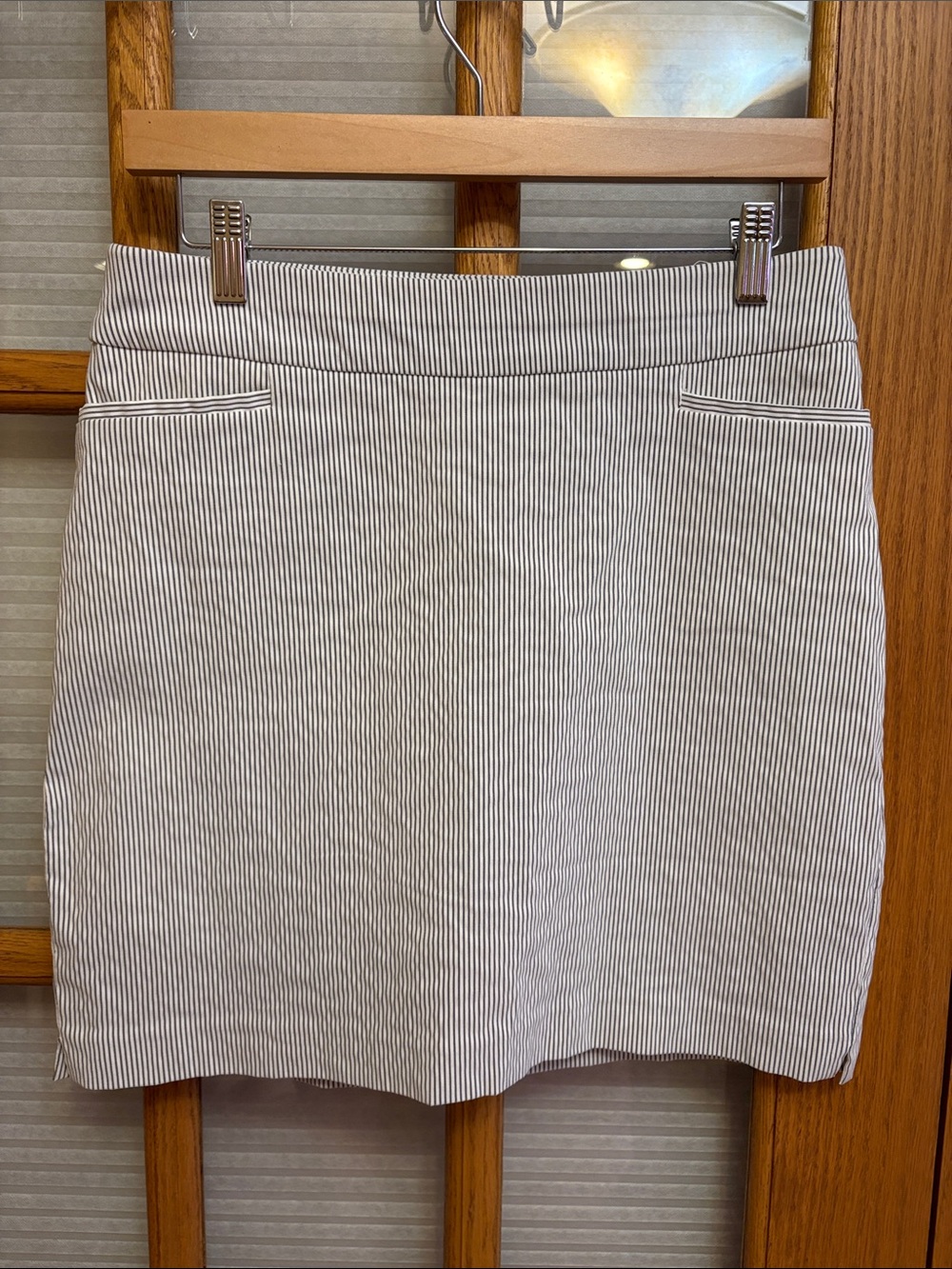 EUC Chico's 0 Pinstripe Skort